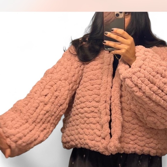 Handmade Pink Chunky Knit Cardigan for Women - Picture 2 of 5